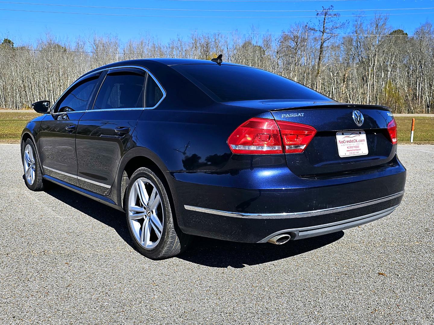 2012 Navy Blue Volkswagen Passat 2.0L TDI SE AT (1VWCN7A37CC) with an 2.0L L4 DIESEL engine, 6-Speed Automatic transmission, located at 18001 Kellogg Rd, Saucier, MS, 39574, (228) 832-1441, 39.421459, -76.641457 - Photo#8